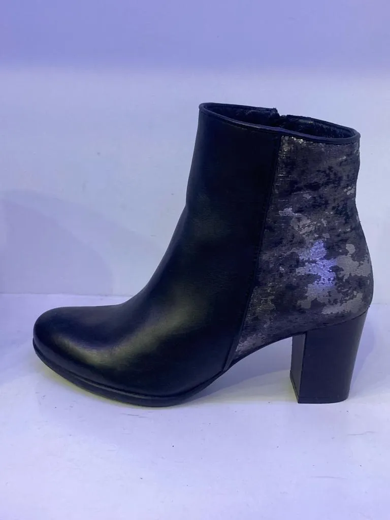 Black Boots With Textured Leather Back